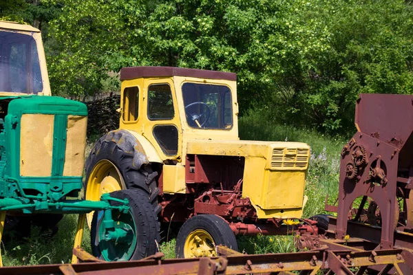 Oude Verlaten Landbouwmachines Voor Het Oogsten — Stockfoto