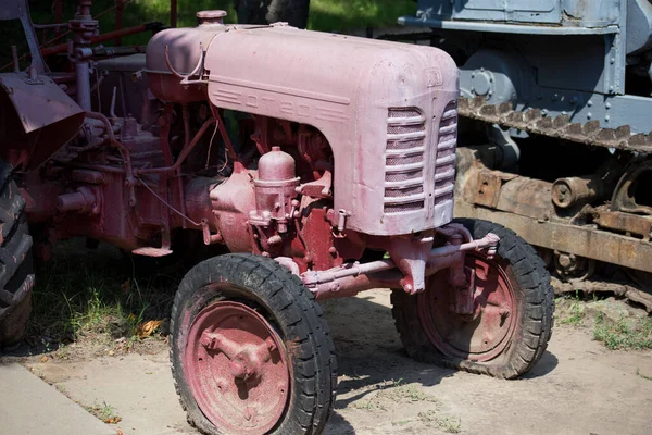 废弃的用于收割的旧农业机械 — 图库照片