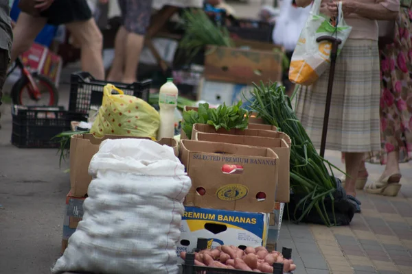 Kijów Ukraina 2020 Spontaniczny Niekontrolowany Handel Rynku Przy Ulicy Miejskiej — Zdjęcie stockowe