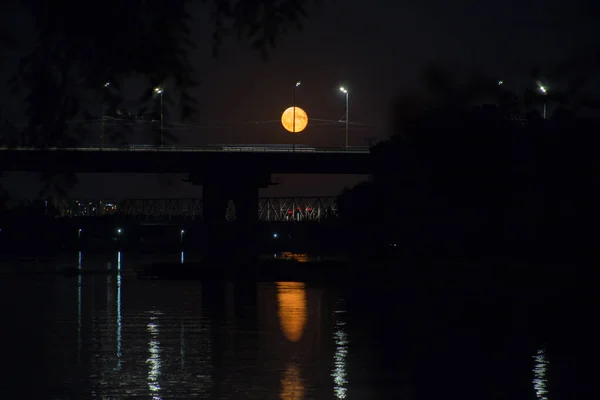 Pas Une Pleine Lune Dans Ciel — Photo