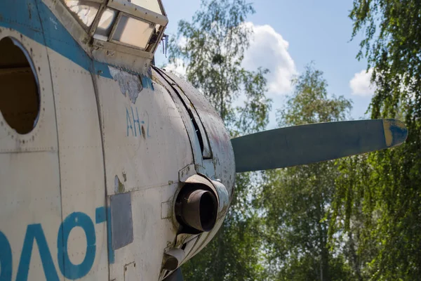 Stary Opuszczony Dwupłatowiec Antonov — Zdjęcie stockowe