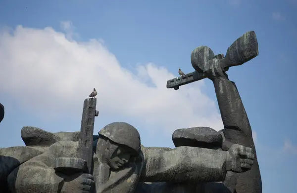 Grande Monumento Dei Tempi Del Ussr — Foto Stock