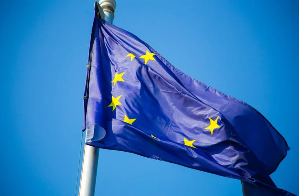Флаг Европейского Союза Развевающийся Фоне Голубого Неба — стоковое фото