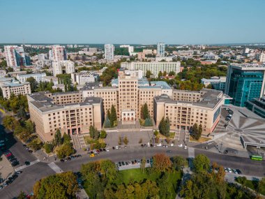 Kharkiv 'deki Özgürlük Meydanı' ndaki Karazin Üniversitesi 'nin hava görüntüsü
