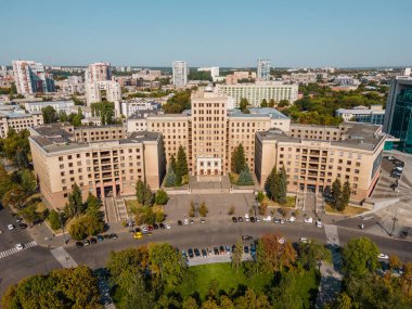 Kharkiv 'deki Özgürlük Meydanı' ndaki Karazin Üniversitesi 'nin hava görüntüsü