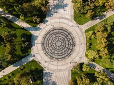 Öğleden sonra Kharkov 'daki özgürlük meydanının havadan görünüşü