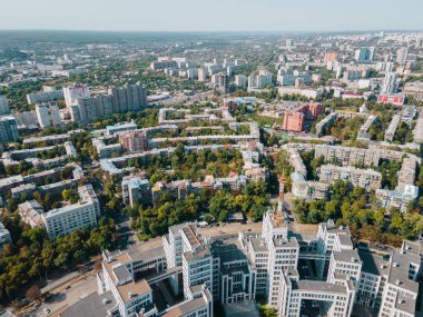 Kharkov 'daki özgürlük meydanındaki Derzhprom binasının havadan görünüşü