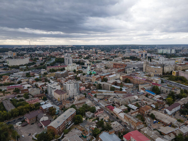 Вид с воздуха на реку и город Харьков