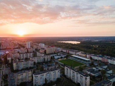 Kiev metropolünün yoğun nüfuslu uyuma alanının havadan görüntüsü.