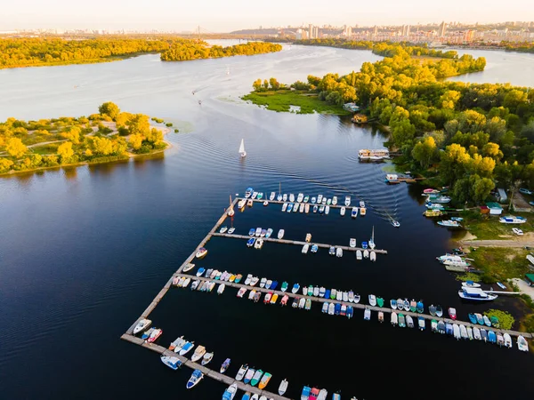 Flygfoto Över Marinan För Små Motor Och Roddbåtar — Stockfoto