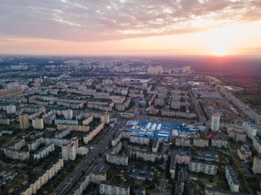 Kiev metropolünün yoğun nüfuslu uyuma alanının havadan görüntüsü.