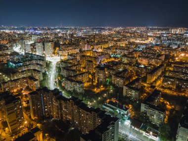 Gece Kiev 'deki Obolon bölgesinin hava görüntüsü