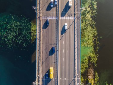 Dinyeper 'daki kuzey köprüsünün hava görüntüsü.