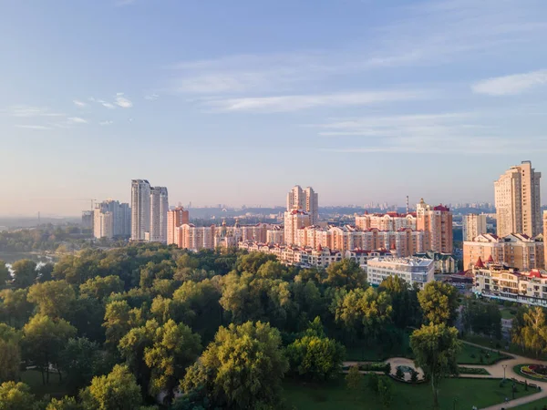 Gündüz Kiev 'deki Obolon setinin hava görüntüsü