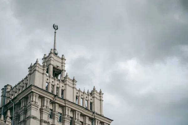 Casa Con Una Aguja Estilo Del Imperio Estalinista Centro Jarkov — Foto de Stock