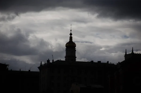 House with a spire in the Stalinist Empire style in the center of kharkov