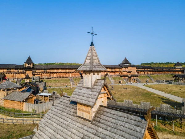 Luftaufnahme Der Alten Hölzernen Mittelalterlichen Christlichen Kirche — Stockfoto