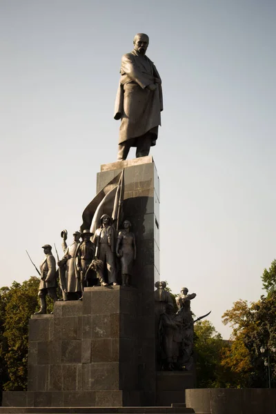 Памятник Тарасу Шевченко Харькове — стоковое фото