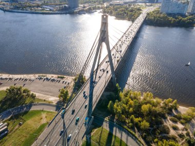 Kablo destekli köprünün hava görüntüsü