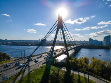 Kablo destekli köprünün hava görüntüsü