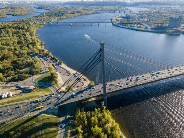 Kablo destekli köprünün hava görüntüsü