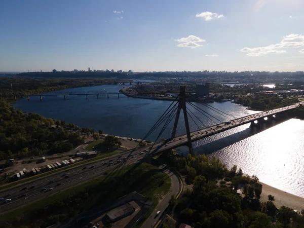 Kablo destekli köprünün hava görüntüsü