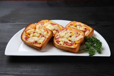 Stüdyo, mini pizza tostu.