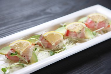 Taze kırmızı levrek carpaccio.