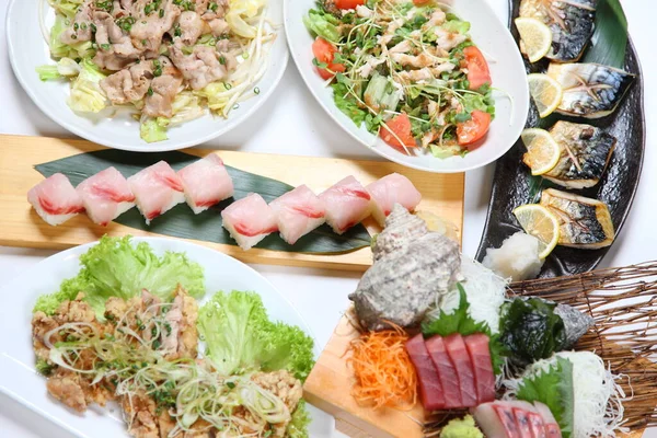 Japon yemek yemeklerinin grup fotoğrafı.