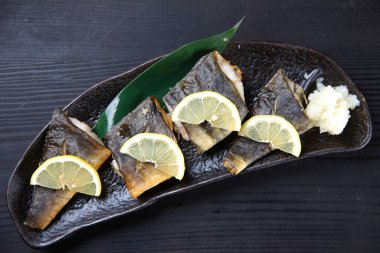 Limonlu ızgara uskumru.