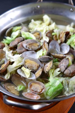 Asari Midyeleri Sake 'de buğulandı. 