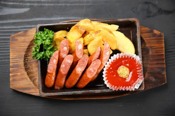 Chorizo Patata Con Catsup Tomate —  Fotos de Stock