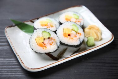 Taze deniz ürünleri Norimaki Suşi Roll