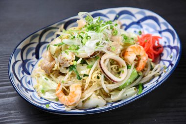 Japon Deniz Yemekleri Kızarmış Erişte