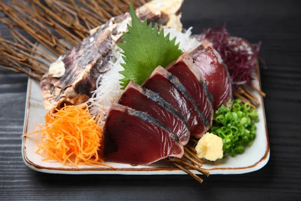 Ligeramente Loasted Bonito Rodajas Sashimi — Foto de Stock