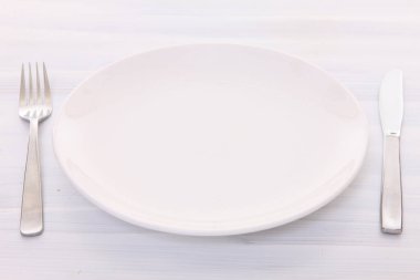 Tabak çatalı ve bıçak yemek masasında