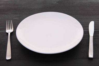 Tabak çatalı ve bıçak yemek masasında