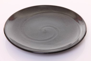 Yemek masasında boş bir tabak