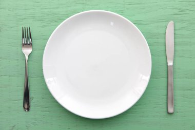 Tabak çatalı ve bıçak yemek masasında