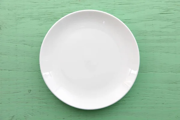 饭桌上的空盘子 — 图库照片