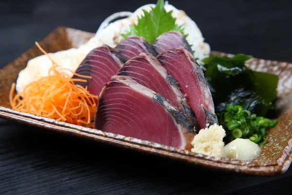 Piatto Bonito Sashimi Leggermente Tostato — Foto Stock