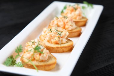 Yumurta ve morina yumurtası.