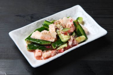 Susamlı Erik Baharatlı Salatalık