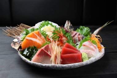 Lüks taze sashimi kombinasyon tabağı