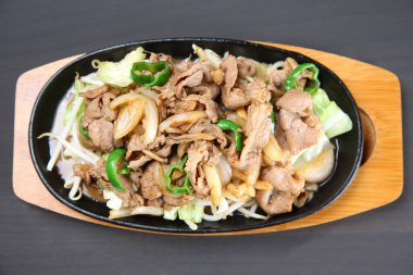 Cengiz Han kuzu barbekü tabağı.