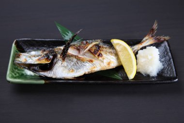 Limonlu ızgara at uskumrusu