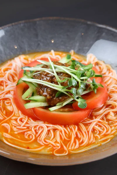 Macarrão Dandan Frio Com Tomate — Fotografia de Stock