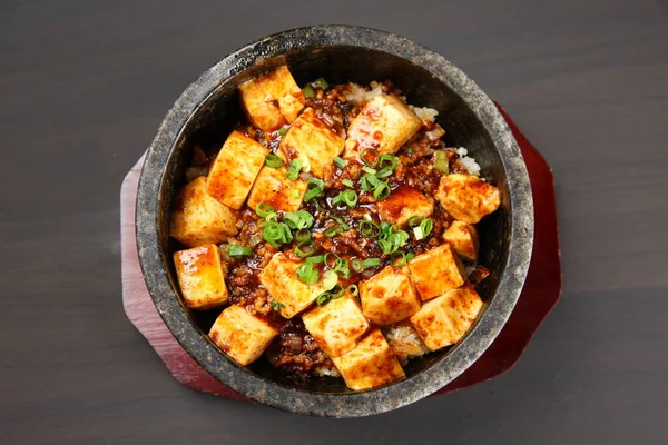 Sıcak biberli mapo tofu kasesi