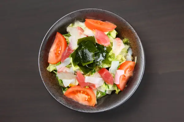 Frische Meeresfrüchte Salat Mit Tomaten — Stockfoto