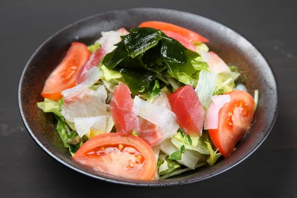 Frische Meeresfrüchte Salat Mit Tomaten — Stockfoto